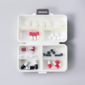  MUENHUI Weekly Plastic Pill Storage Case with Compartment	