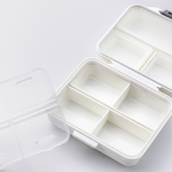  MUENHUI Weekly Plastic Pill Storage Case with Compartment	